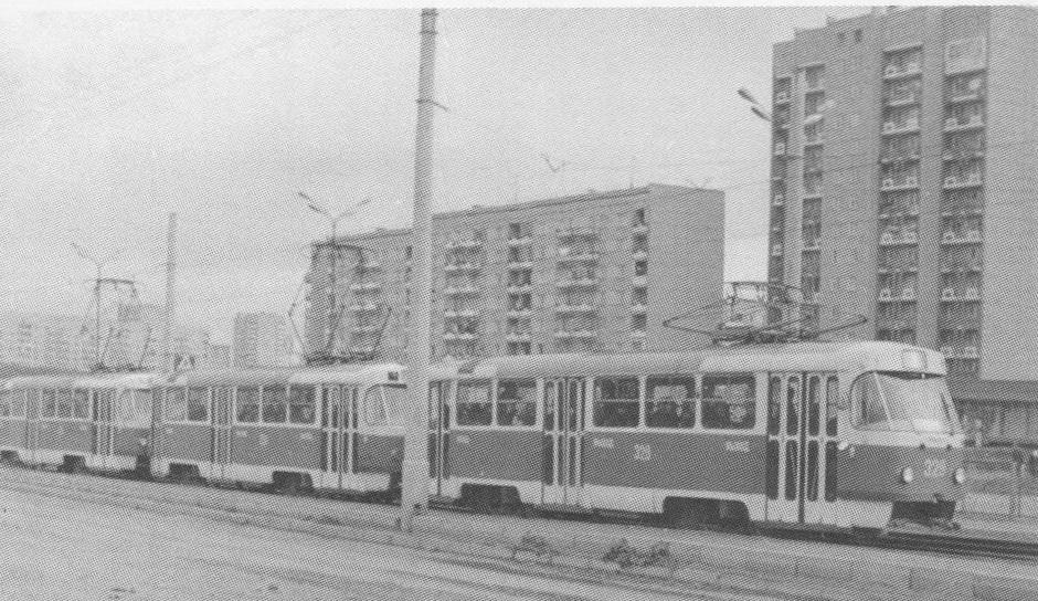 Наземный общественный транспорт. 81 ppsiz.ru 1985 год Сцепка трёх вагонов на 10-м маршруте