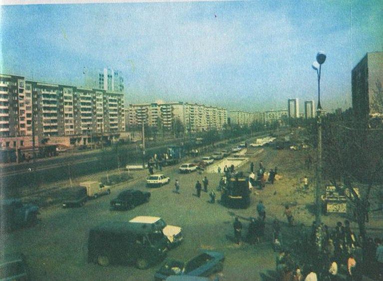 1990-е Пятачок около Электротехники в быту