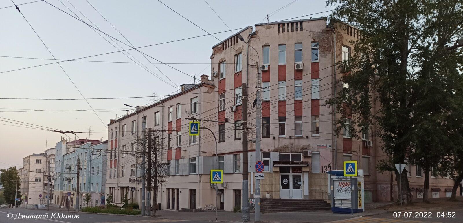 Красная, 133. Первый дом техперсонала «Ижстальзавода». Дом АТС. 40 ppsiz.ru 2022.07.07 Красная 133 Первый дом техперсонала Ижстальзавода ранним утром