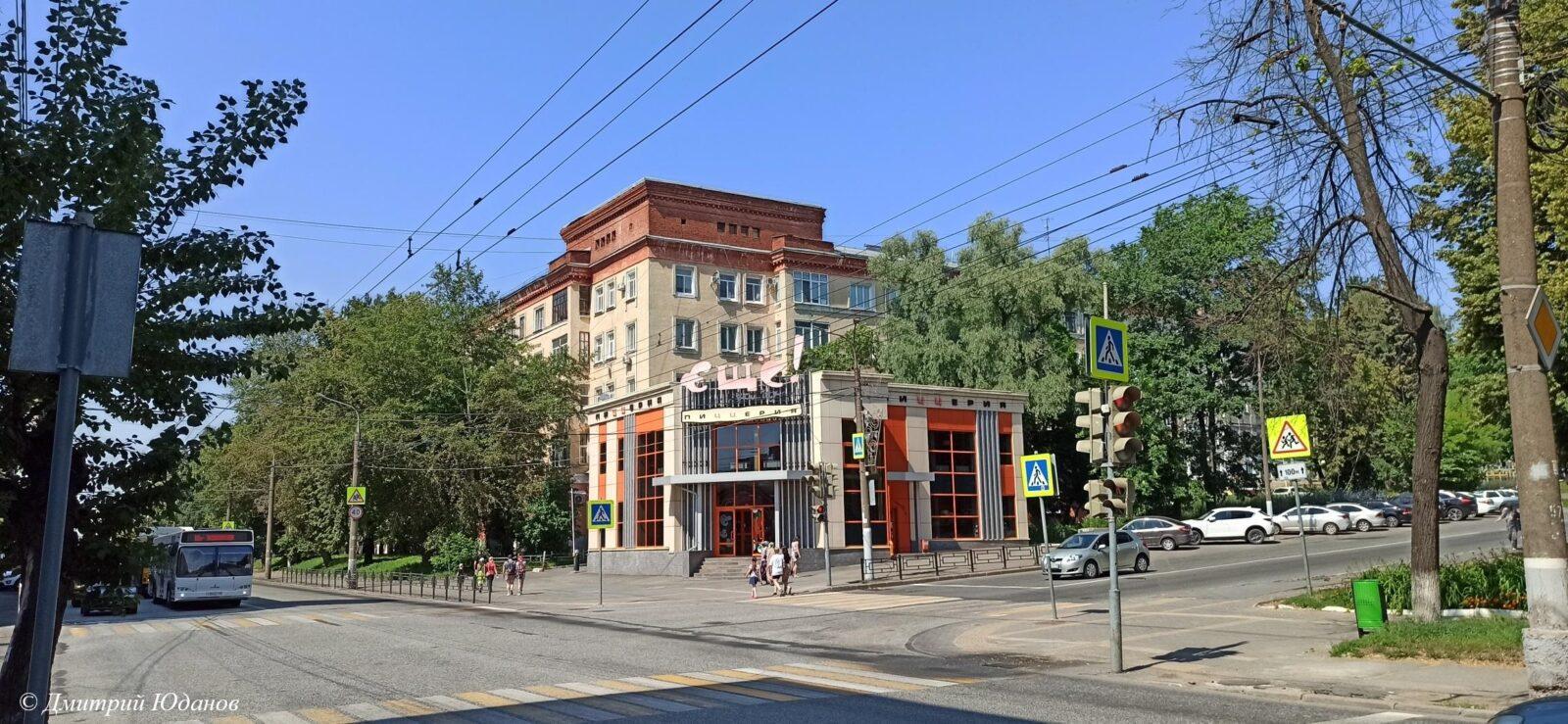 Перекрёсток Советской и Коммунаров. 14 ppsiz.ru 2022.07.13 Перекрёсток Советской и Коммунаров Коммунаров 231 Жилой дом с поликлиникой