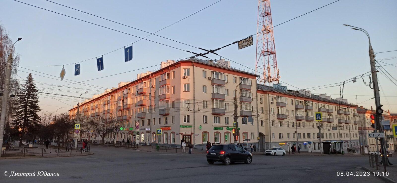2023.04.08 Жилой дом Лихвинцева 46 в лучах заката