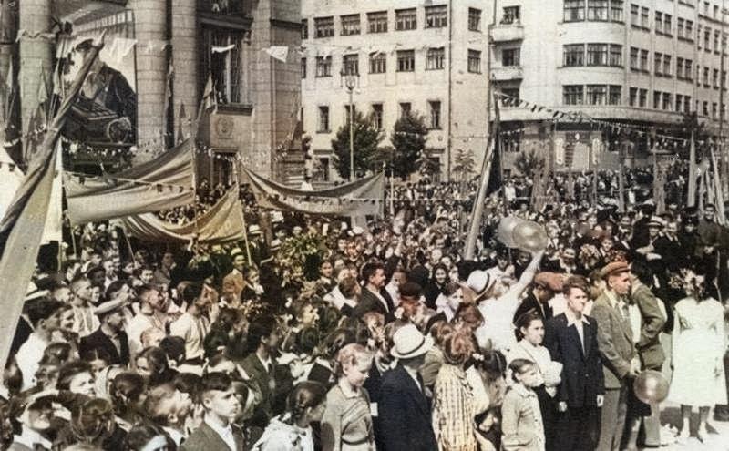 1957 год. Первый республиканский фестиваль молодёжи 37 ppsiz.ru Митинг на площади Пастухова 14 июня 1957 года