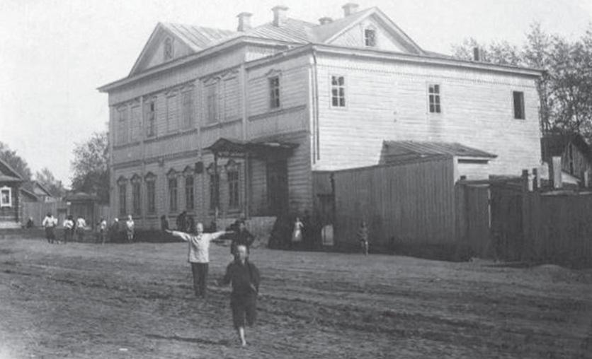 До 1935 года Введенская церковь