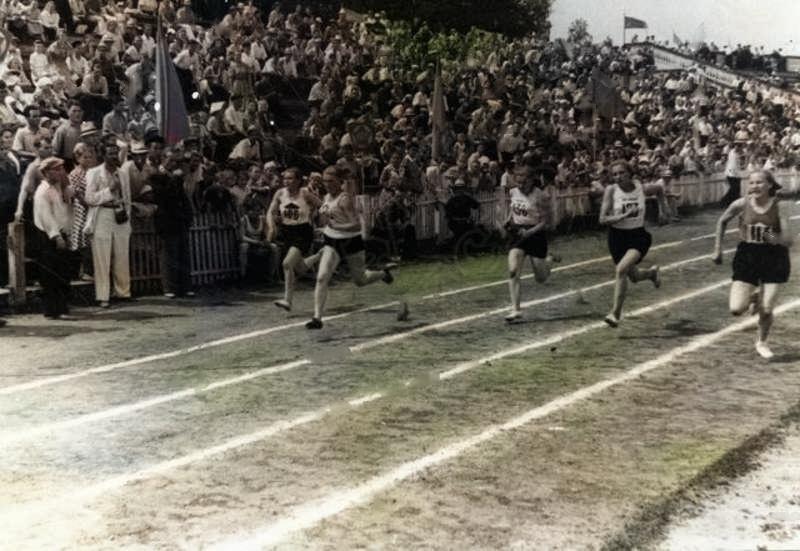 1957 год. Первый республиканский фестиваль молодёжи 35 ppsiz.ru Соревнования по бегу на стадионе Зенит