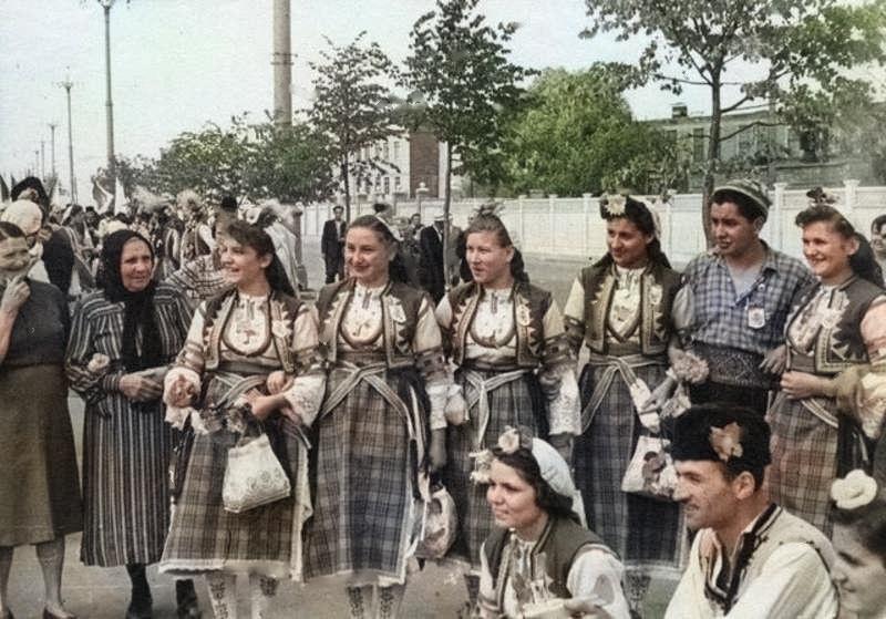 1957 год. Первый республиканский фестиваль молодёжи 27 ppsiz.ru Участники фестиваля делегация из Чехословакии 14 июня 1957 года.