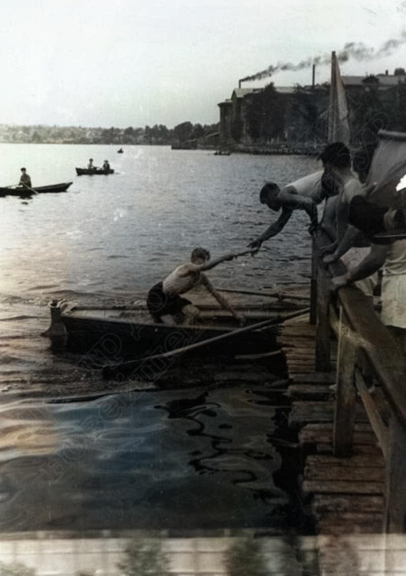 1957 год. Первый республиканский фестиваль молодёжи 40 ppsiz.ru Водный этап эстафеты За мир и дружбу на Ижевском пруду 16 июня 1957 года
