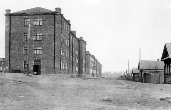 1950 e. ulicza udmurtskaya. kirpichnye doma dlya rabochih na karlutskoj ploshhadi ppsiz.ru