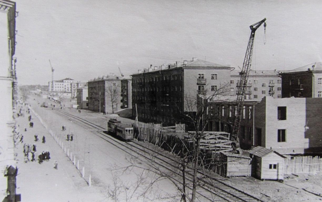 1960 год Март Строится гастроном №9 на перекрёстке Пушкинской и Труда